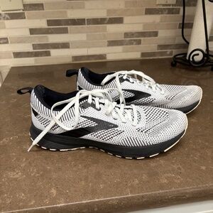 Brooks Revel 5 Road Running Shoes Mesh Knit White Black Women's 9.5